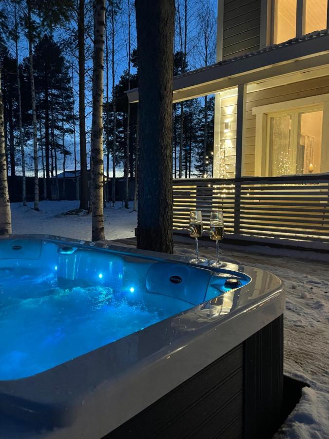 Luxurious Villa Snow With Jacuzzi 罗瓦涅米 外观 照片